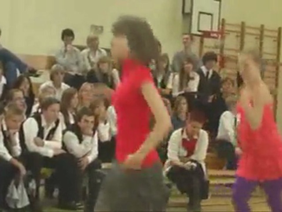 2008 vs 2009 "Hold me tight"