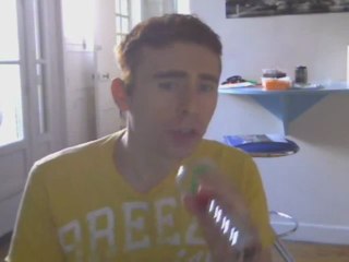 Wiwi égratigne "With my own two hands"