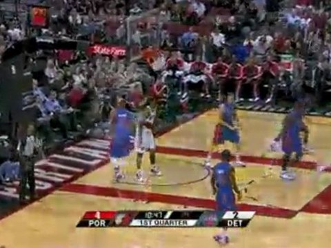 NBA Andre Miller hits LaMarcus Aldridge for the alley-oop.