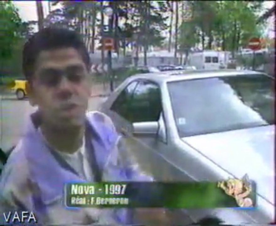 jamel debbouze saute a l'elastique