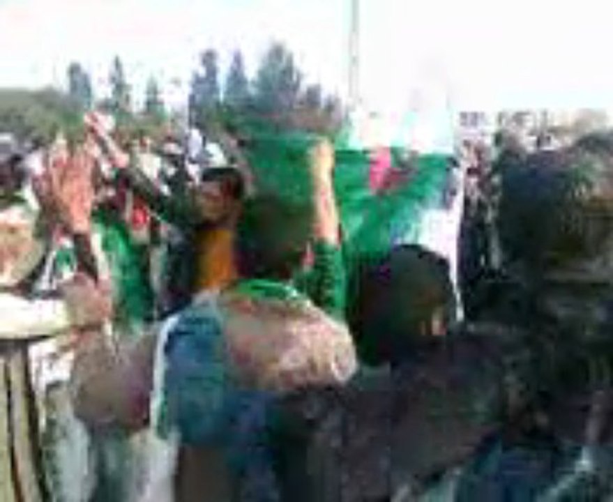 les étudiants de sidi amar après le match algérie 1-0 égypte