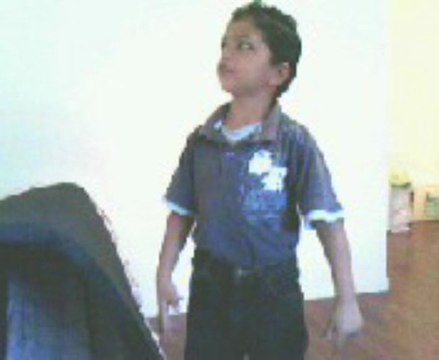 mon pti neneu ki chante lol mdr