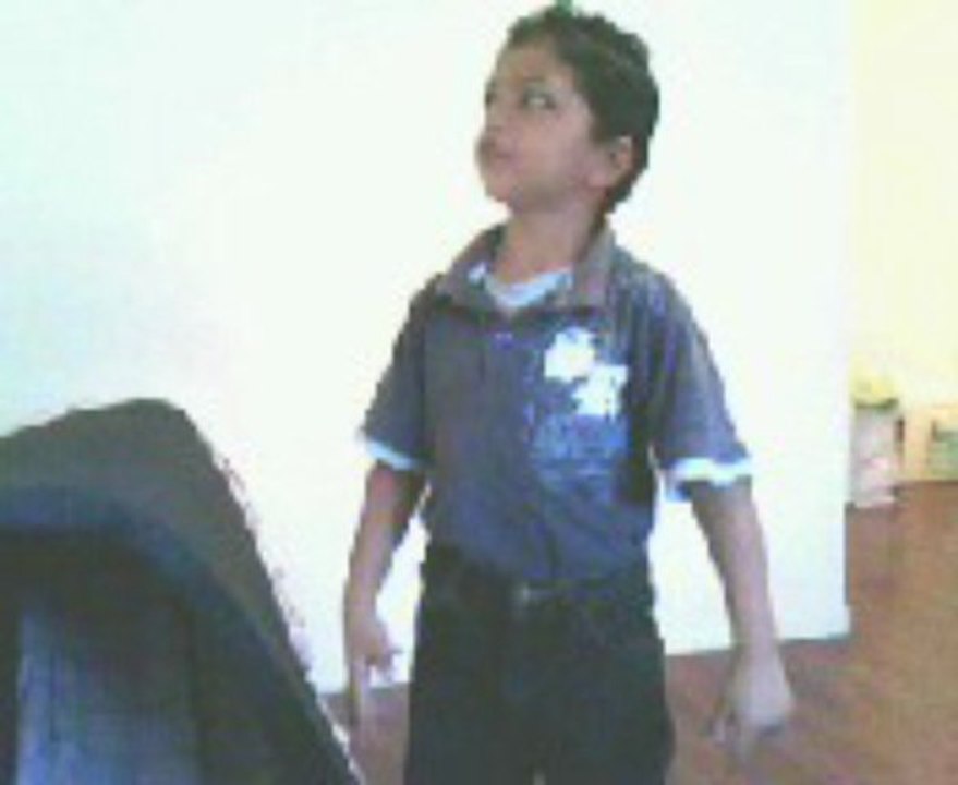 mon pti neneu ki chante lol mdr