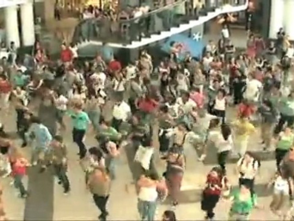 Flash mob Michael Jackson "Beat it" à Bucharest (Roumanie)