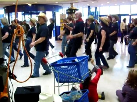 DANSE COUNTRY AU CARREFOUR de CHARTRES le 24 octobre 2009