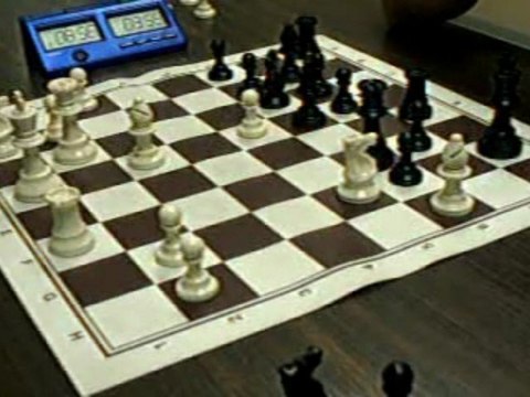 ECHECS : DJAMEL 1 VS 0 JACQUES (CLASSE C 2009)