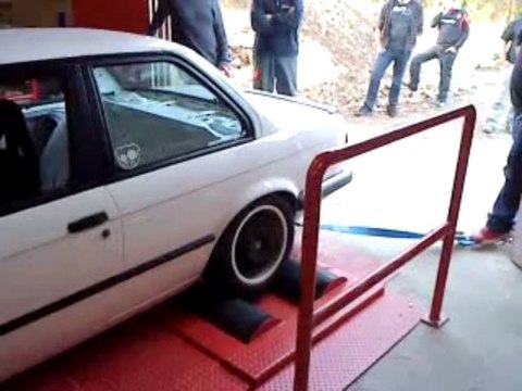 BMW 325i e30 au banc de puissance (2)
