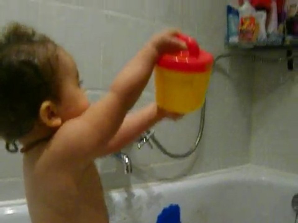 Sahra fait la nouille