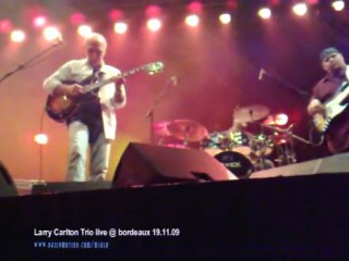 Larry Carlton Trio live@bordeaux 19.11.09 "JOSIE"