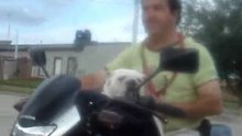 Con Renata en la moto