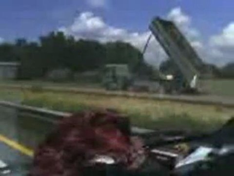 Régis au volant de son camion benne