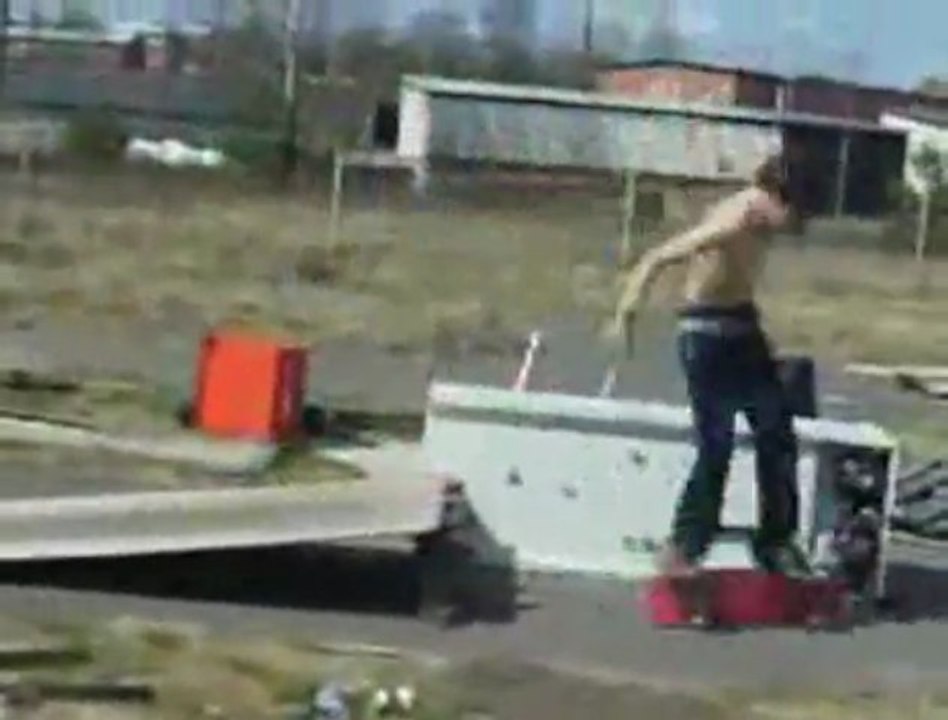 Régis passe ses nerfs sur son skateboard
