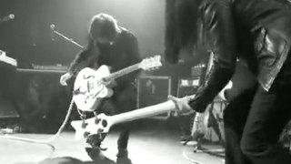 The Dead Weather - Treat Me Like Your Mother