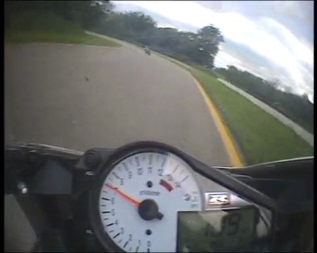 Aprilia RS 250 contre GSXR1000