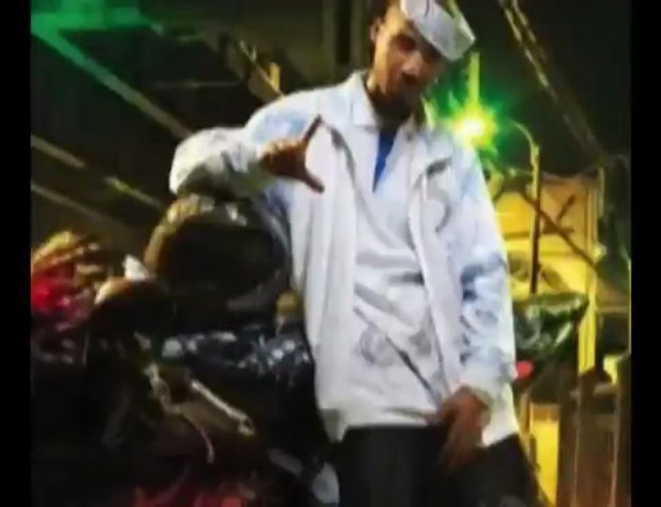 Smokey ft Juelz Santana & Severe -"Swimming in my ...