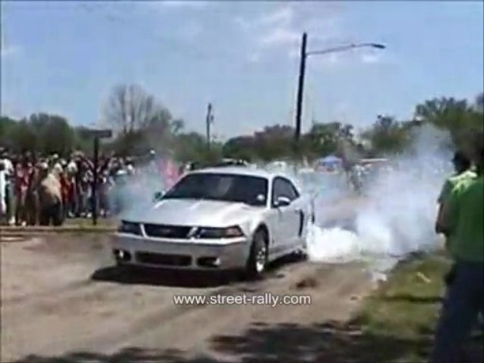 2005 Ford Mustang Burnout