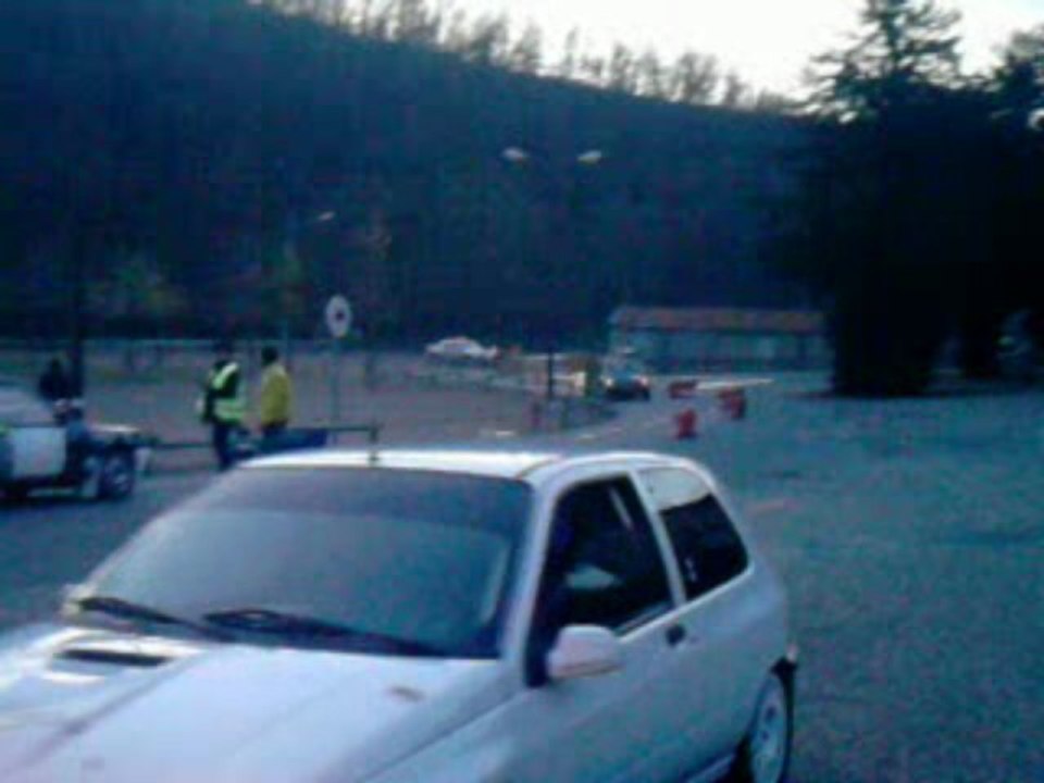 jonathan fait un tour de 205 gti pour le telethon 2009