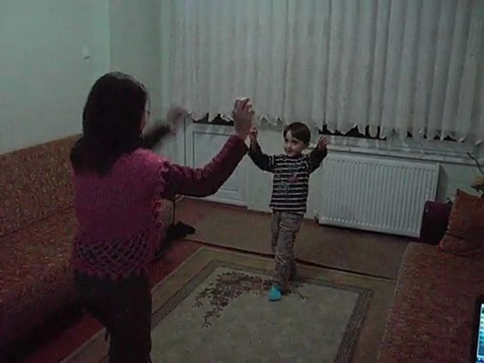 Eren Efe ve İrem Efe'den Harmandalı