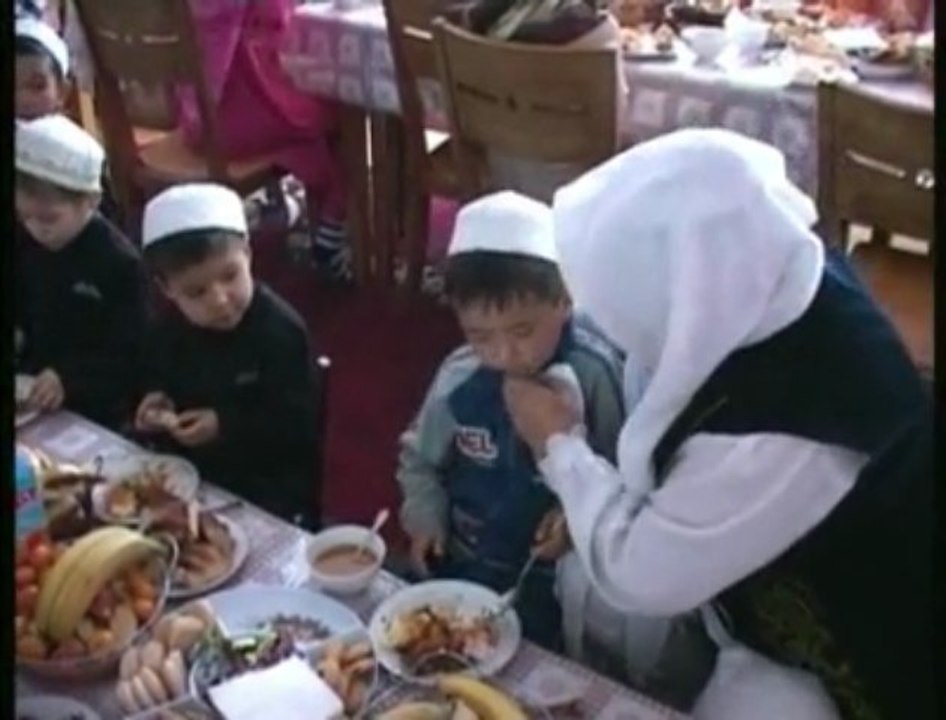 الحاجة أمينة كافلة الـ40 يتيما