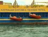 Des sri lankais débarquent d’un navire australien