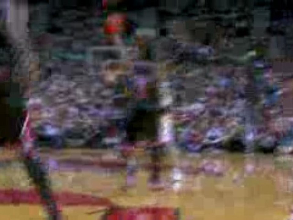 NBA Steve Blake finds Martell Webster with the slick alley-o