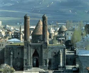 GÜLAHMETTE DAR SOKAKTA EVİM VAR - ERZURUM