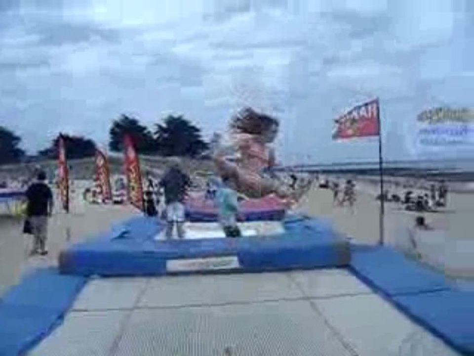 GuesShy fait duu TRAMpoliineeee