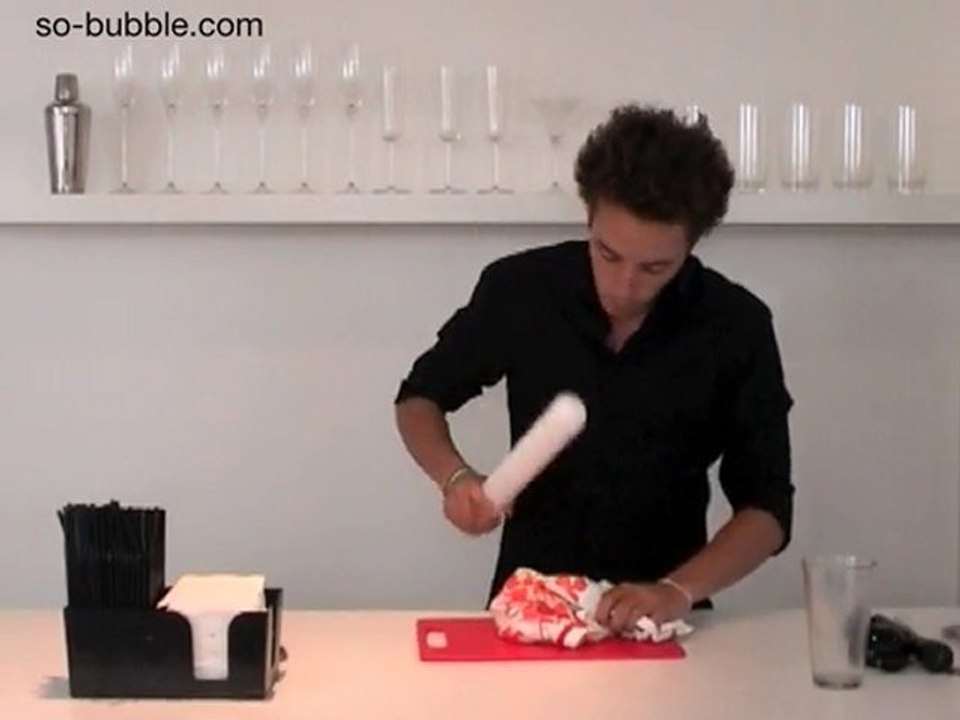 Cocktail, technique de préparation : concasser la glace