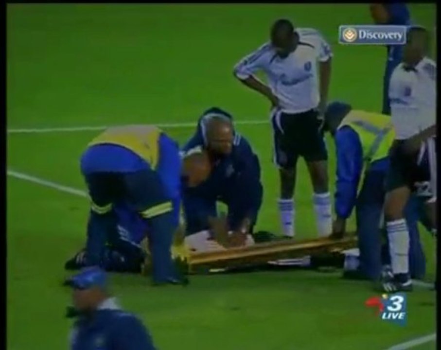 ETRANGE EVENEMENT LORS D'UN MATCH DE FOOTBALL