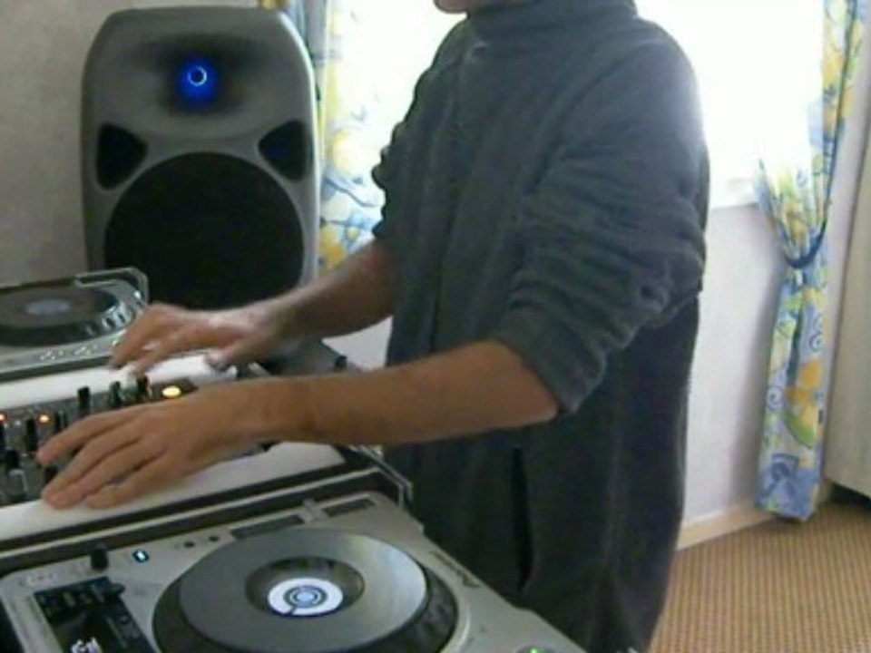 DJ PHIL RIG ( BORDEAUX ) 90.7 FM