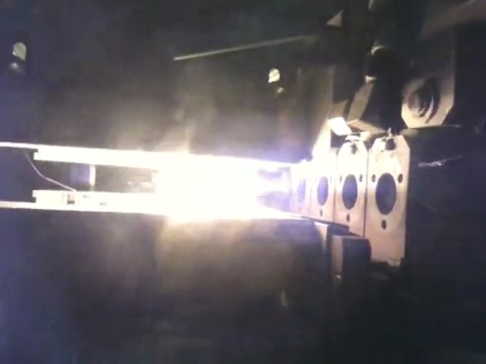 Prototype de machine de soufflage de bouteilles plastiques -