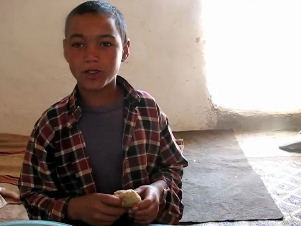 Le repas des Enfants au Douar Maroc