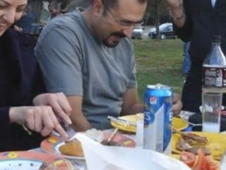 bahça duvarından aştım....