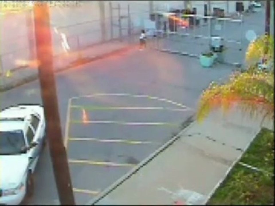 Brave Cop Leaves Door Unlocked Female Prisoner Busts A Move