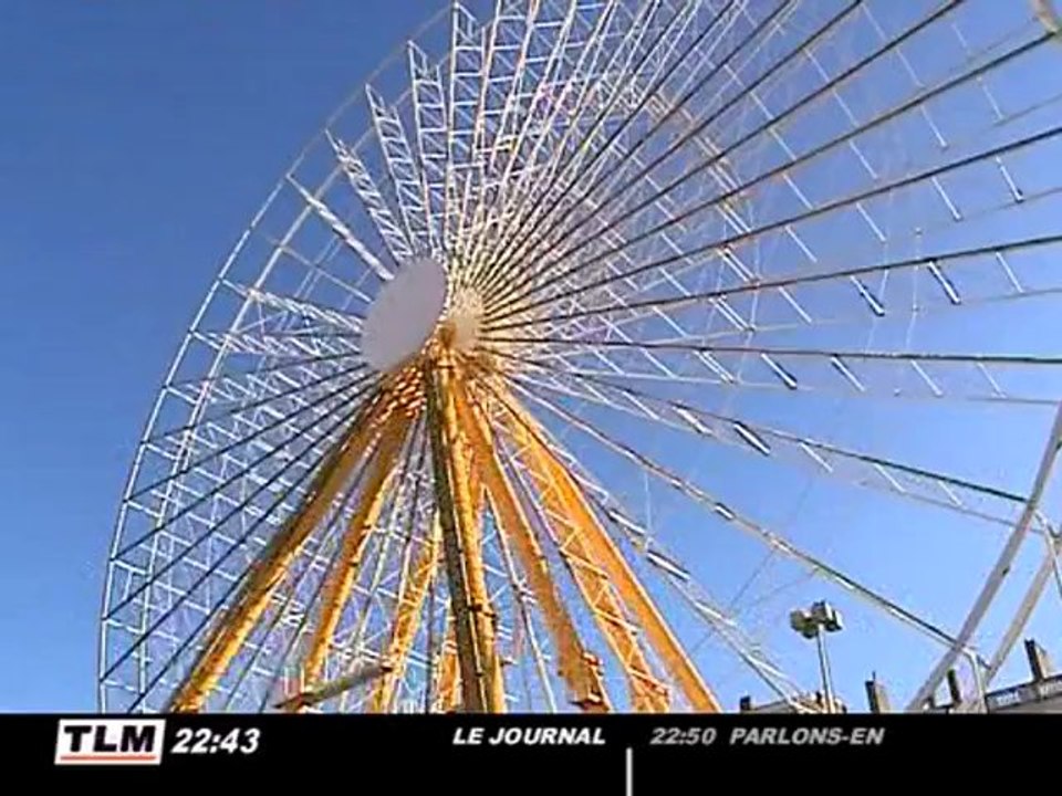Montage de la grande-roue place Bellecour (Lyon)