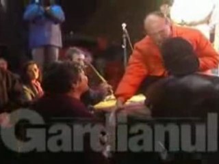 Basescu loveste un Copil in Campanie Electorala