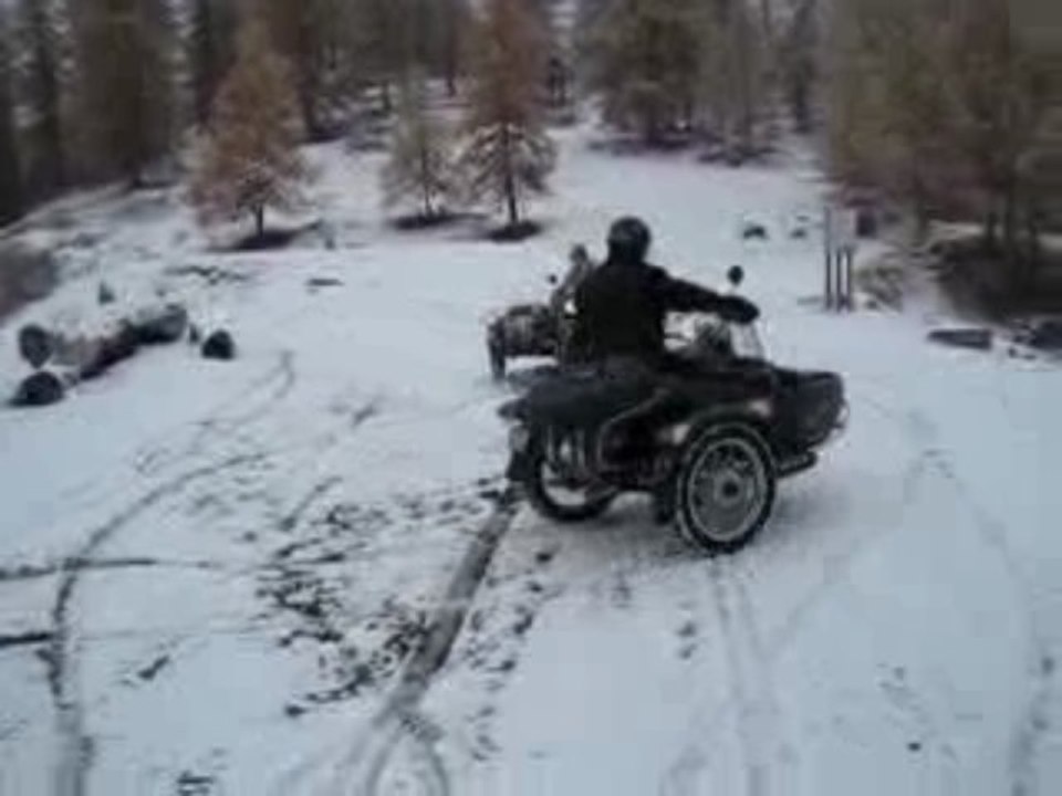 ural side car le turini dans la neige le 8 nov 09 ça glisse