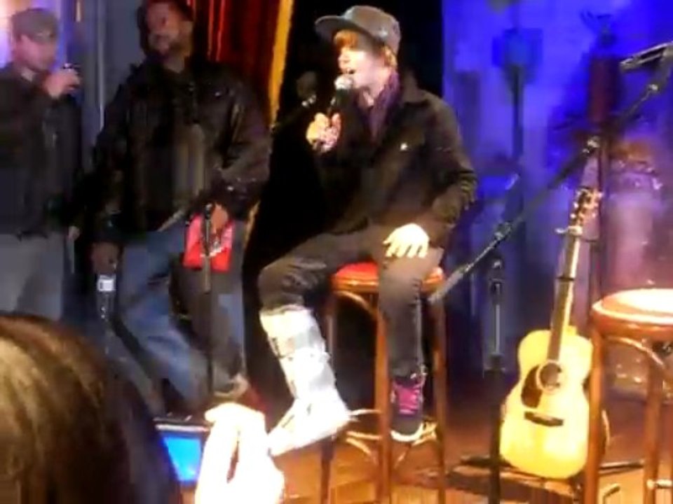 With you Justin Bieber Private concert Paris 25.11.09