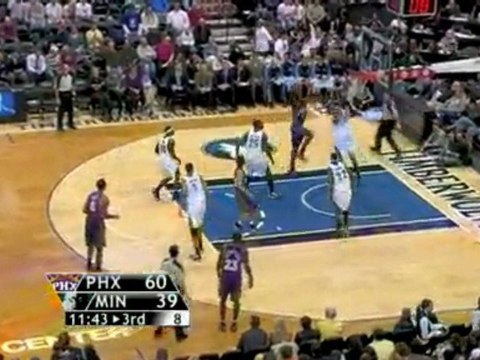 NBA Amar'e Stoudemire soars through the lane for a monster d