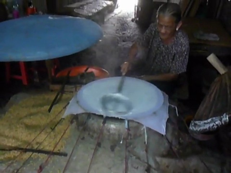 Fabrication des galettes de riz 1