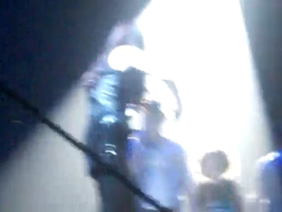 Gotta find you with little french girl Jonas Brothers Paris