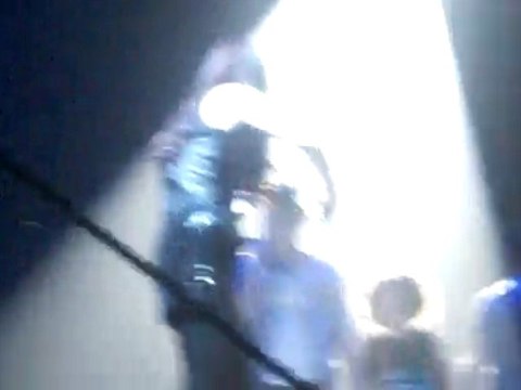 Gotta find you with little french girl Jonas Brothers Paris