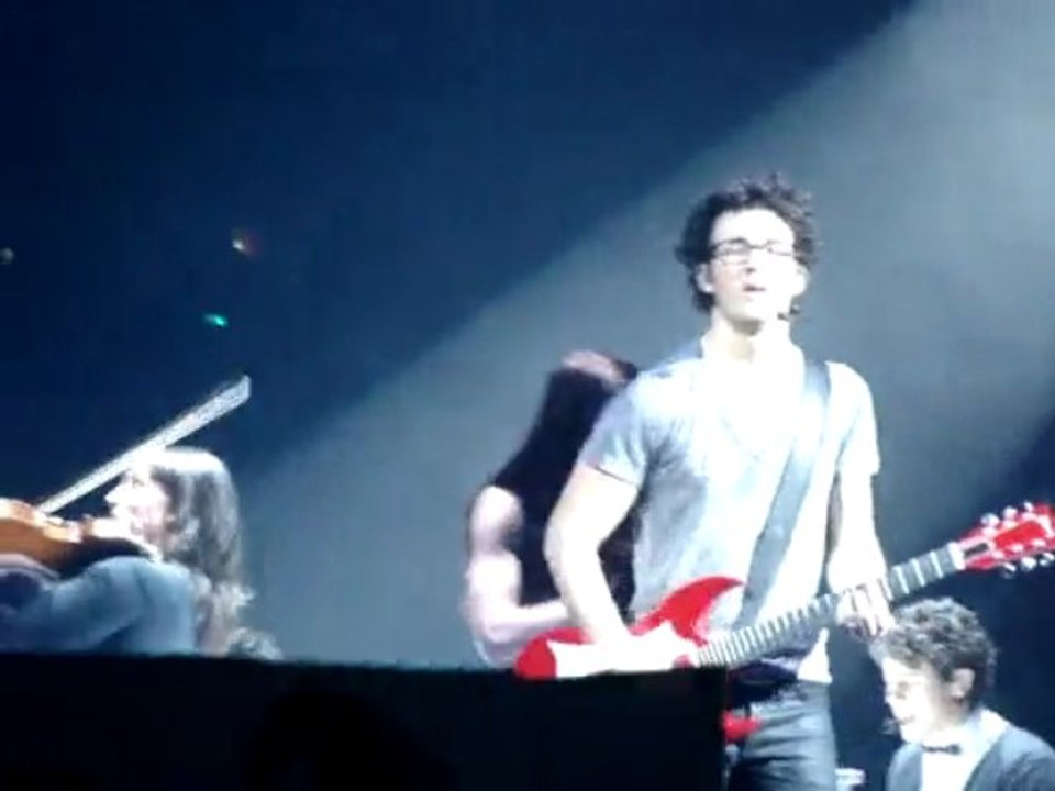 Fly with me-Jonas brothers paris