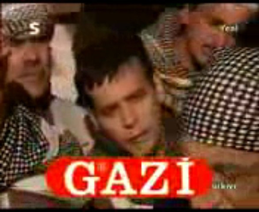 tek türkiye şivan namaz kılıyor