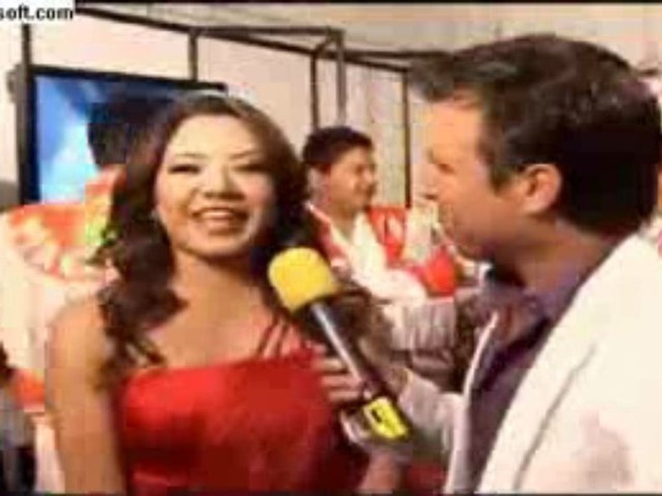 Nadia - Backstage Alfombra Azul Premios Oye! 2009