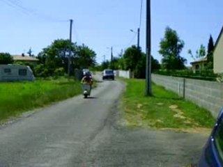 Bruno câle et fofo s'embale la vespa pas facile les gars ;)