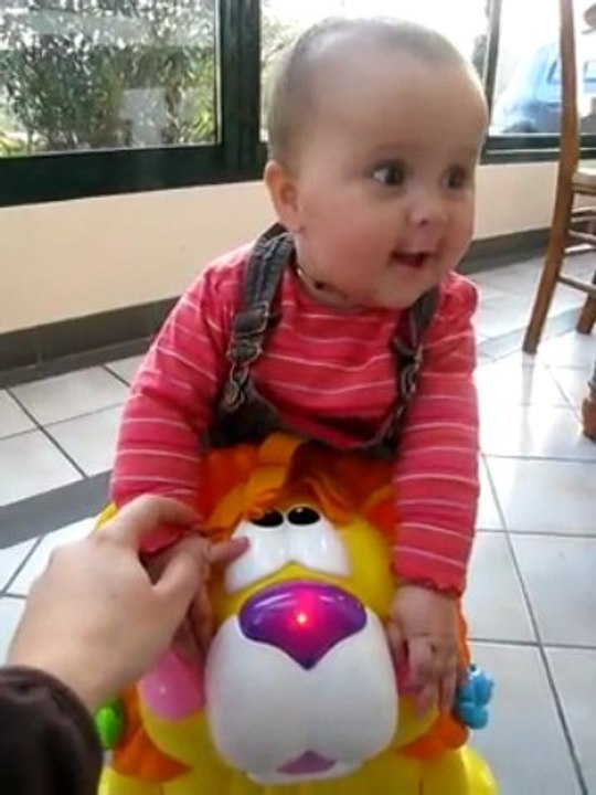 Lisa sur son lion