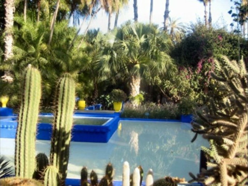 Marrakech :  Urbanisme et Couleurs. Places et jardins