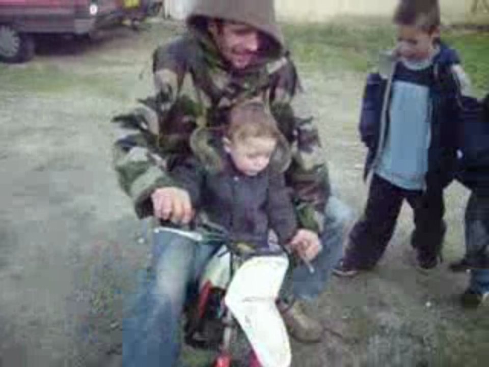 1er fois que loulou fais de la moto
