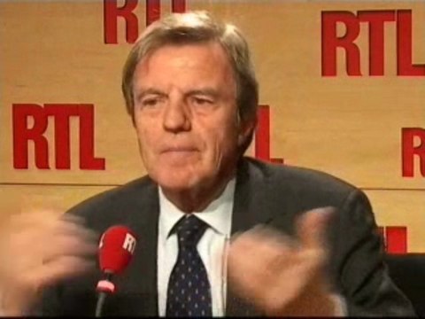 B. Kouchner revient sur le non des Suisses aux minarets